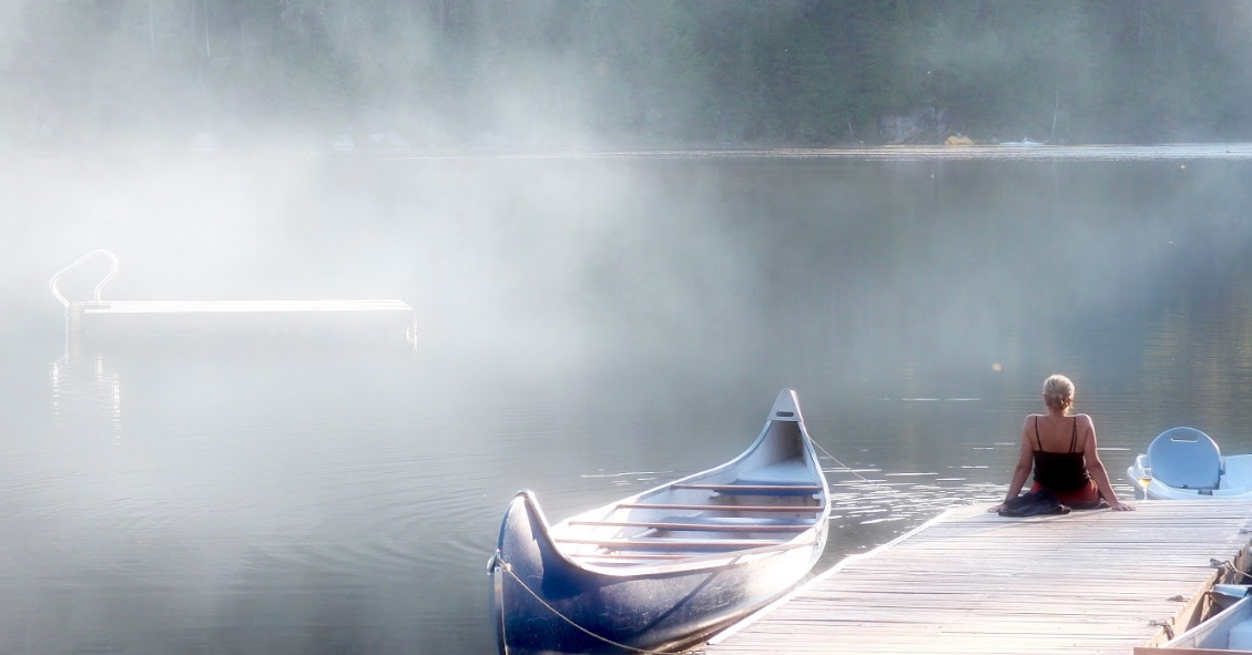 La forêt, le lac, les étoiles, le décor, la coop…