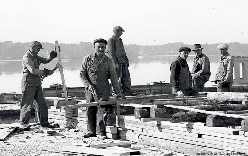 Ouvriers travaillant sur le pont Ahuntsic (pont Viau). 4 octobre 1944.